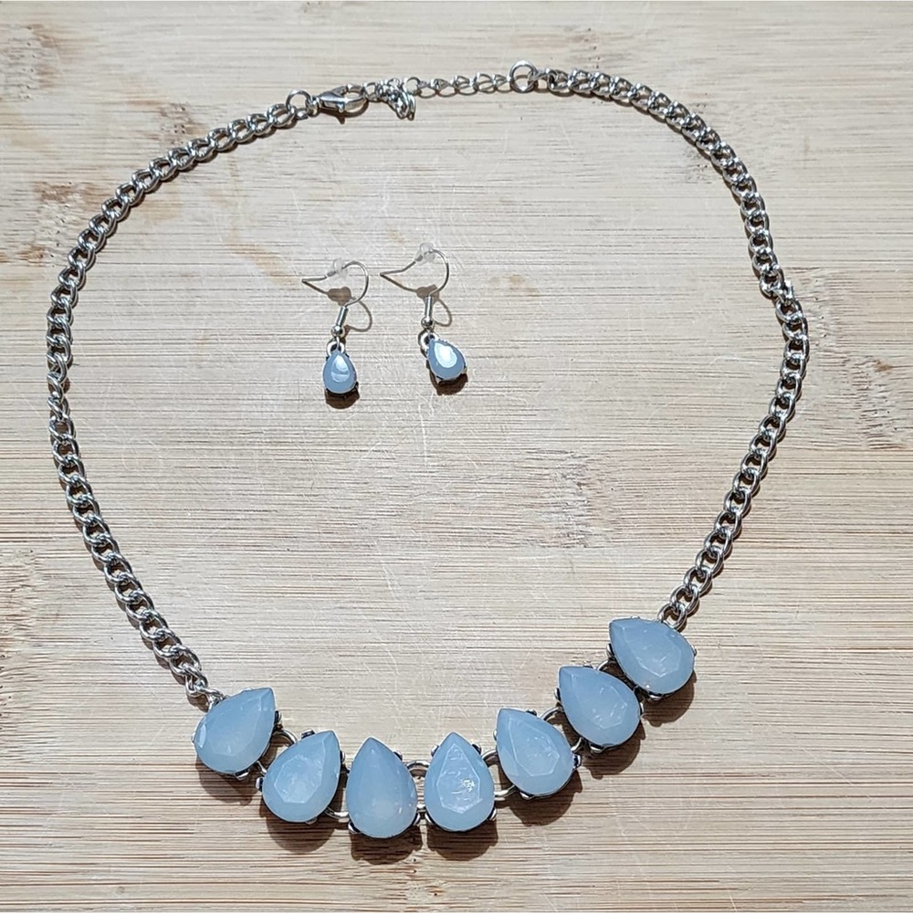 Premier Designs 2pc earrings and jeweled silver tone‎ and blue necklace - Picture 3 of 8